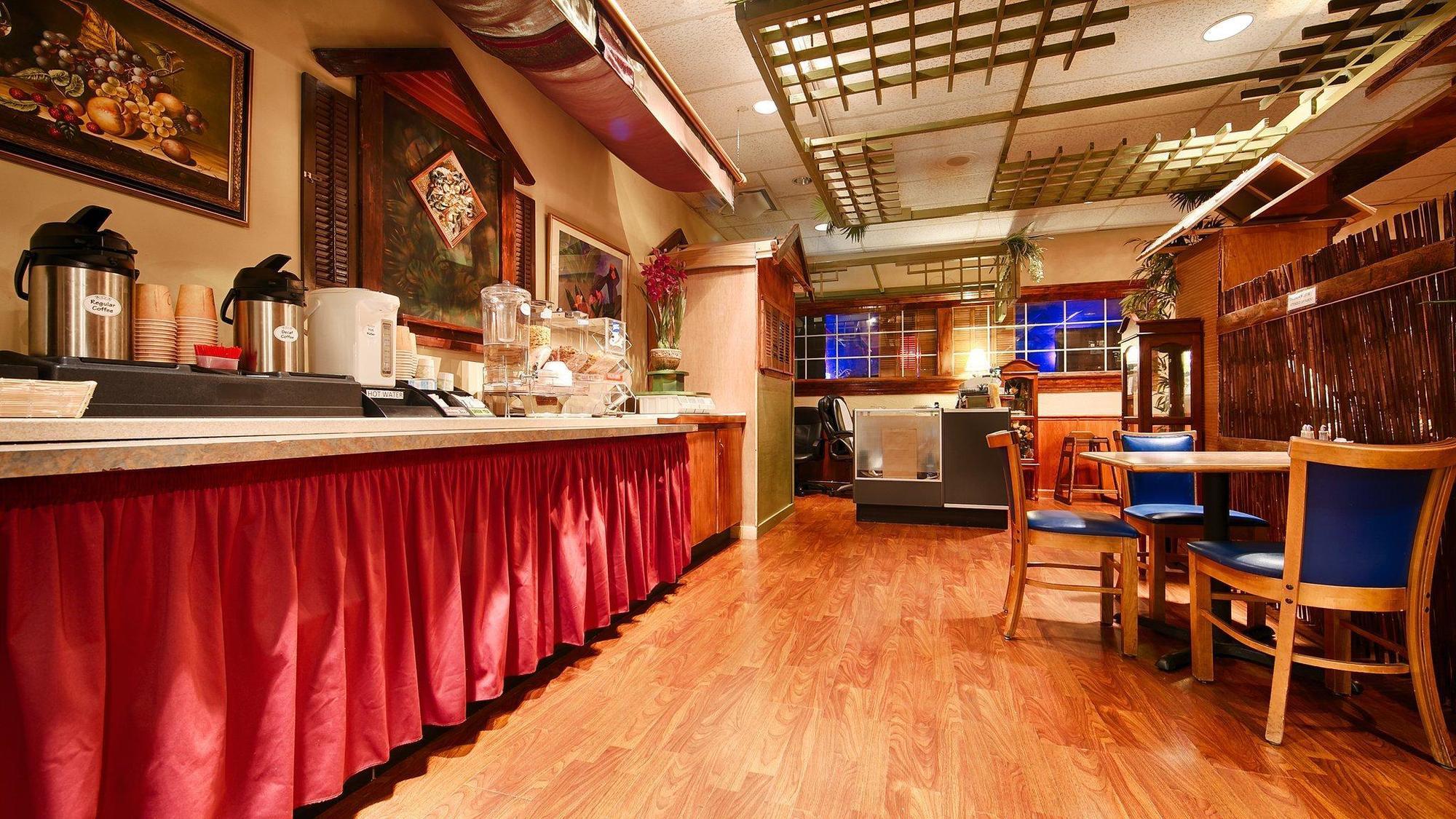 Magnuson Grand Columbus North Hotel Екстериор снимка