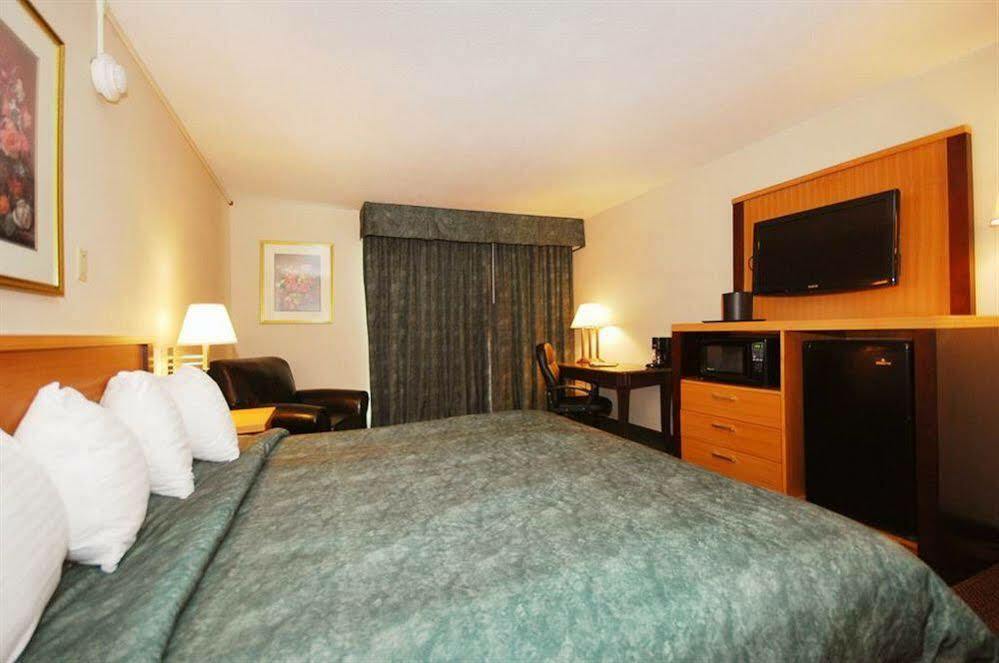 Magnuson Grand Columbus North Hotel Екстериор снимка