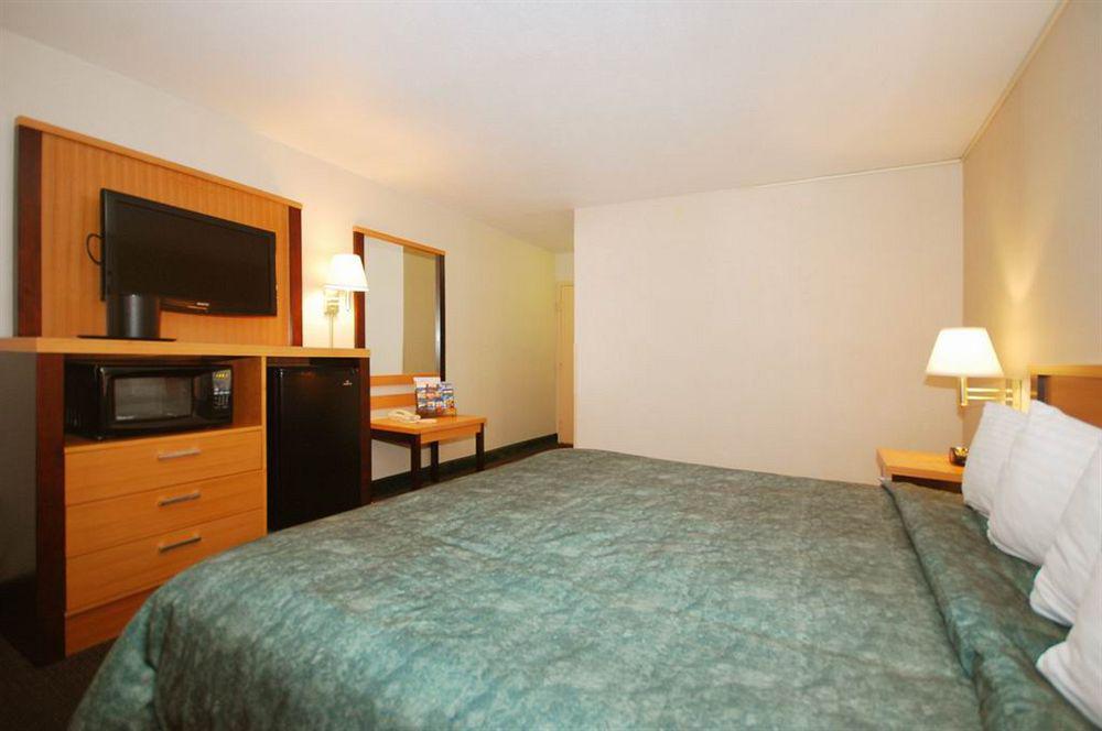 Magnuson Grand Columbus North Hotel Екстериор снимка